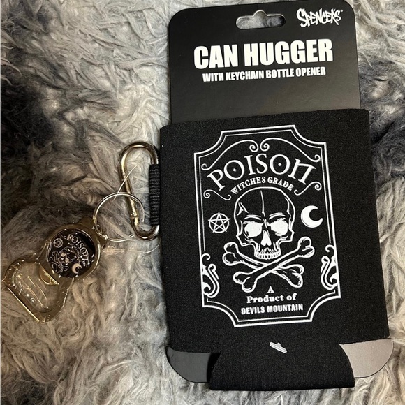 SPENCERS POISON SYMBOL CAN HUGGER
WITH KEYCHAIN AND BOTTLE OPENER - Picture 2 of 2